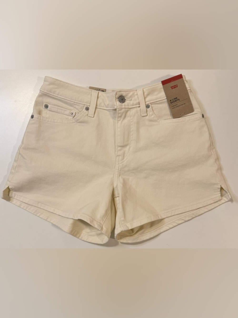 NWT Levi’s A-Line Shorts Ecru Outside White Size 27